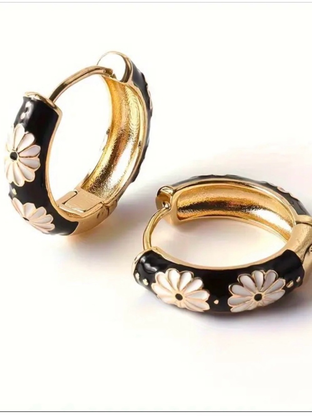 NWOT Poppy 18K Gold Plated Huggie Earrings